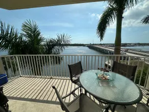 Designer Waterfront Luxury Condo in resort w/dock - Image 5