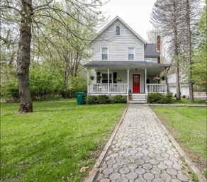 4 Bedroom Poconos home on a Creek with POOL - Image 2