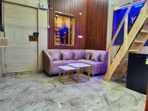Modern room with Luxury Touches - Image 4