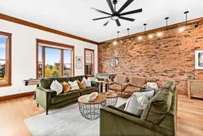Lux Urban Retreat, Canal Park, Lakeview, Sleeps 8 - Image 2