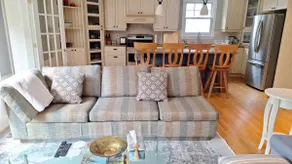 Elegant 3 bedrooms house in central downtown - Image 2