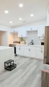 Modern Home; Fully Equipped- 10 min. from Airport! - Image 5