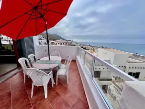 Apartment with pool direct access to sea - Image 3