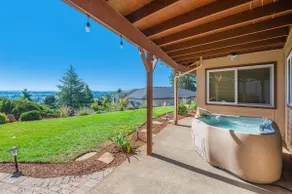 Dundee Hills Vacation | 3BR Hot Tub, Sauna & Views - Image 3