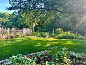 Midcentury Tranquil Escape: Your Peaceful Retreat. - Image 4
