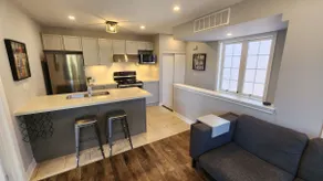 Cozy Private Detached entire Coach House - Image 5