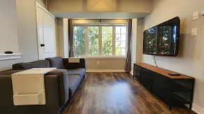 Cozy Private Detached entire Coach House - Image 3