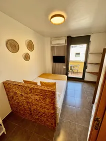 Large new apartment with terrace, kitchen and bathroom - Image 4