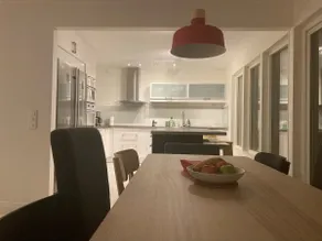 Modern spacious 5 bedroom home - Image 5