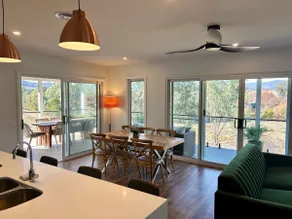 House on the hill - Image 3