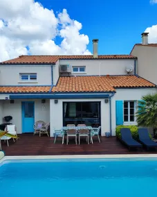 Hestia House 4* - Charming, Pool & Seaside - Image 3