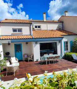 Hestia House 4* - Charming, Pool & Seaside - Image 2