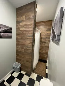 Spacious studio apartment blocks from downtown - Image 4