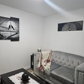 Luxurious, homey basement suite - Image 4
