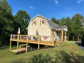 Up The Creek- Relaxing Mtn Farmhouse by the water - Image 2