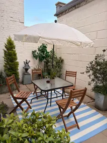 Peaceful apartment with courtyard in town centre - Image 4