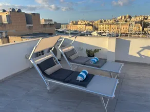 Scenic Marina Home | Lift, Free Parking Nearby - Image 4