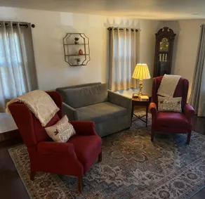 Cozy Cottage, Modern Amenities - Image 3