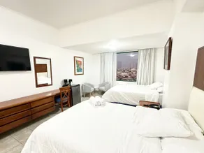 1408 Hotel Colón with pools and beach access - Image 2