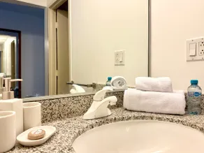 1408 Hotel Colón with pools and beach access - Image 3