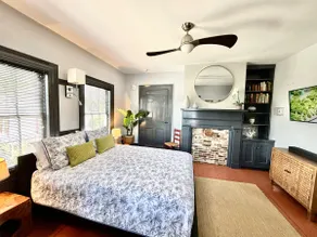 Delightful Downtown Mystic Studio - Image 3