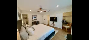 Rose Bowl Guest House - Image 2