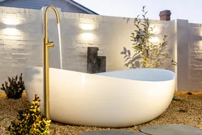 Luxe escape outdoor sauna & bath, central location - Image 2