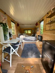 Jonny’s Hideaway - Image 2