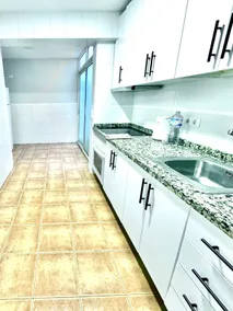 A house in the center, very close to everything - Image 4