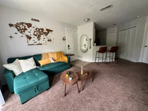 Convenient apartment close to UF! - Image 2