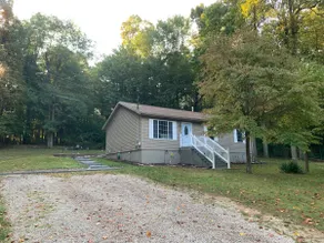 Newly renovated 3BR on 1 acre! - Image 4