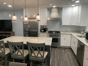Newly renovated 3BR on 1 acre! - Image 2