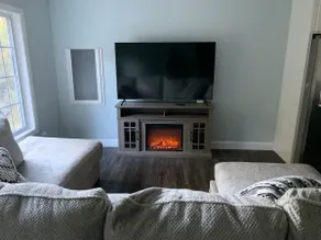 Newly renovated 3BR on 1 acre! - Image 3