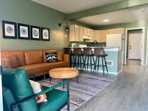 2 BR Mashell Cottage -Walkable to Downtown - Image 3