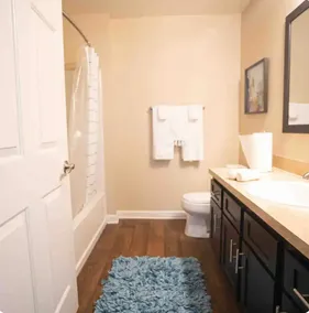 King Cozy Space at Easton near airport - Image 5
