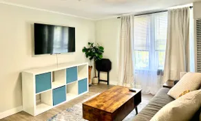 Chic, Cozy unit | DT Renton | Mins to SeaTac - Image 2