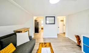 Chic, Cozy unit | DT Renton | Mins to SeaTac - Image 3
