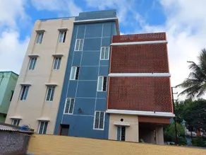 Niraja Niwas,2BHK,AC,WIFI,washing ma work station - Image 3