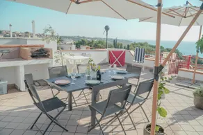 Seaview Rooftop Flat w/ Terrace – near Beach - Image 2