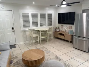 Beach Bum Bungalow - Image 4