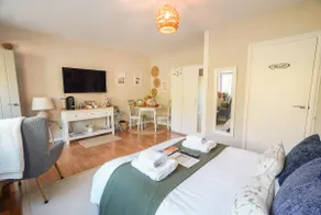 Charming Guest Suite in the Kent Countryside - Image 3