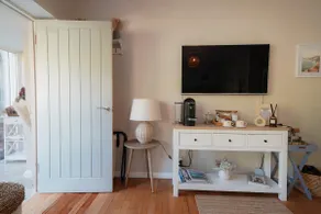 Charming Guest Suite in the Kent Countryside - Image 5