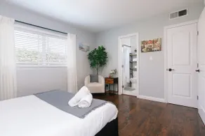 Luxury Stay by Universal Studios & Burbank Airport - Image 2