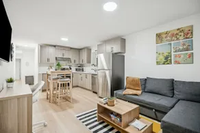 Family-Friendly Suite Near White Rock - Image 3