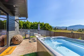 Blue Jay Guest House - Private Hot Tub - Image 2