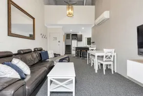 2BR Split Lvl l Spa Bath l BBQ l Central l Wi-Fi - Image 4
