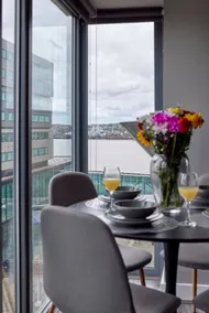 Quayside Apartment | Perfect for 8 - Image 3