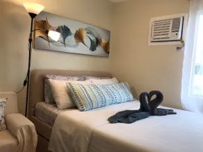Cozy Studio Condo - Image 3