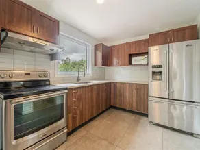 Beautiful Private Artsyhome with Pool & Deck & BBQ - Image 3