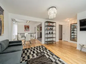 Beautiful Private Artsyhome with Pool & Deck & BBQ - Image 4